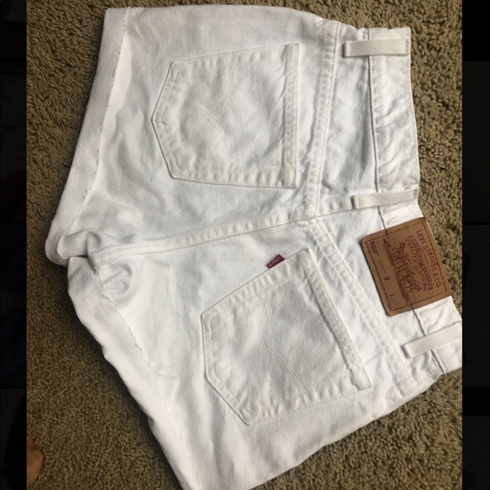 Vintage Levi’s high waisted white shorts